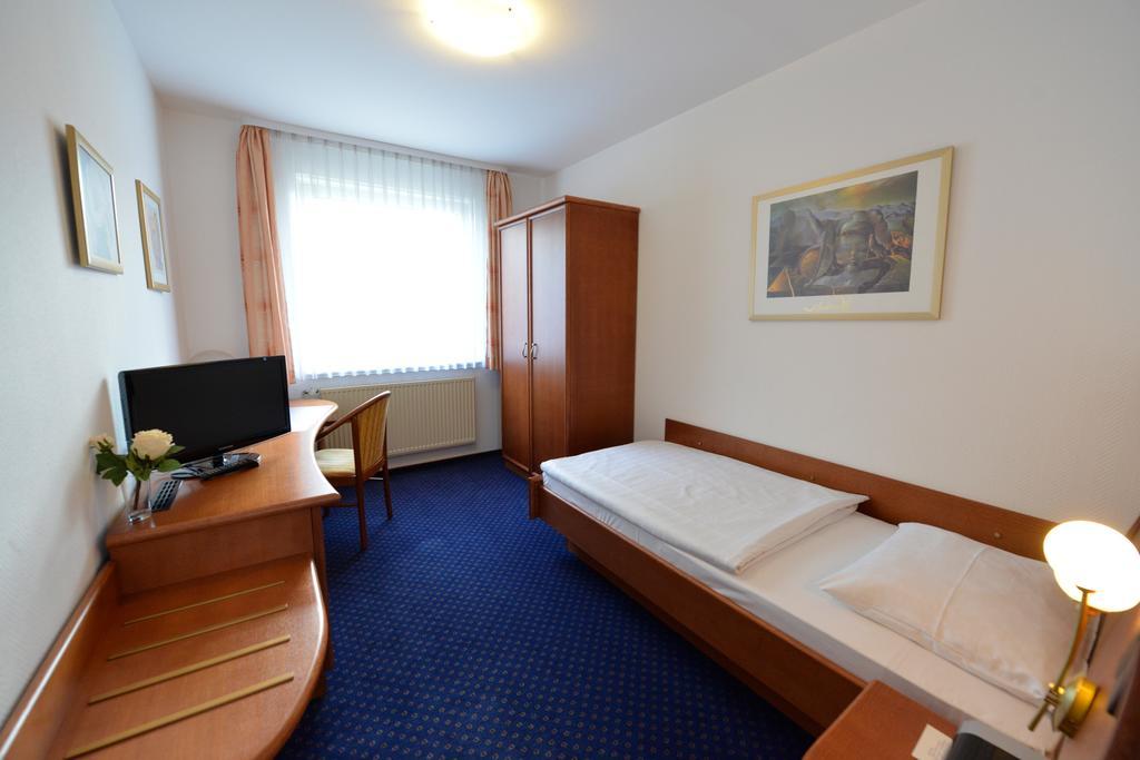 Trollinger Hof Hotel Bad Oeynhausen Exterior photo