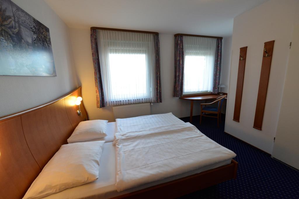 Trollinger Hof Hotel Bad Oeynhausen Exterior photo